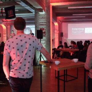 SHARE-North: Shared Mobility Rocks is an unconventional symposium about shared mobility with a rocking atmosphere, which you can see reflected in this picture. Young people attending a lively symposium on shared mobility.