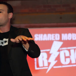 SHARE-North: Shared Mobility Rocks is an unconventional symposium about shared mobility with a rocking atmosphere, which you can see reflected in this picture. Even the vice world champion in beatboxing attended the symposium! Singer performing at a Shared Mobility Rocks concert.
