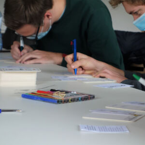 Within the SHARE-North project, the Mobipub game was developed. It is a fun and insightful game to learn more about mobihubs, their potential and the possible barriers to install them. This photo gives just a small impression of Belgian students visiting the Mobipub! Young people wearing face masks and enjoying the Mobipub game about shared mobility.