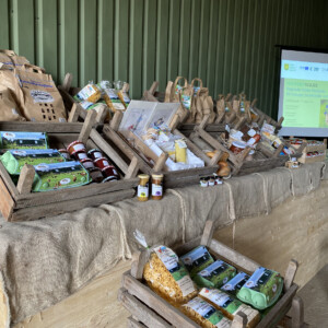 COM³: an online marketplace by locals for locals. COM³ makes rural
areas more attractive to live, work
and invest in. In Hüttener Berge,
Germany, COM³ helped connect
local farmers and producers to citizens via a local online store, including a delivery service. A
great step towards creating a virtual community of local producers! Vegetables on display